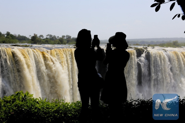 Tourists are seen taking photos of the Victoria Falls, Zimbabwe, Feb. 11, 2016.(Xinhua/Xu Lingui) Tourists are seen taking photos of the Victoria Falls, Zimbabwe, Feb. 11, 2016.(Xinhua/Xu Lingui)