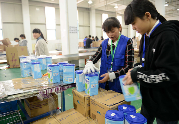Foreign goods sold on Tmall, the online marketplace, being packed for shipment in China at the Hangzhou Cross-border Trade E-commerce Industrial Park. (Photo provided to China Daily) Foreign goods sold on Tmall, the online marketplace, being packed for shipment in China at the Hangzhou Cross-border Trade E-commerce Industrial Park. (Photo provided to China Daily)