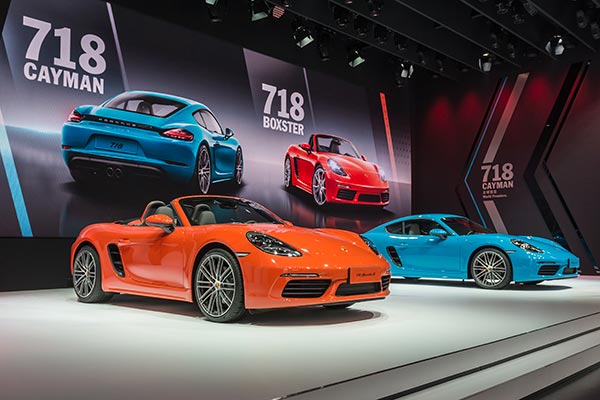 The Porsche 718 Cayman (right) makes its world premiere at Auto China 2016, while the 718 Boxster S (left) makes its Asian debut. (Photo provided to China Daily) The Porsche 718 Cayman (right) makes its world premiere at Auto China 2016, while the 718 Boxster S (left) makes its Asian debut. (Photo provided to China Daily)