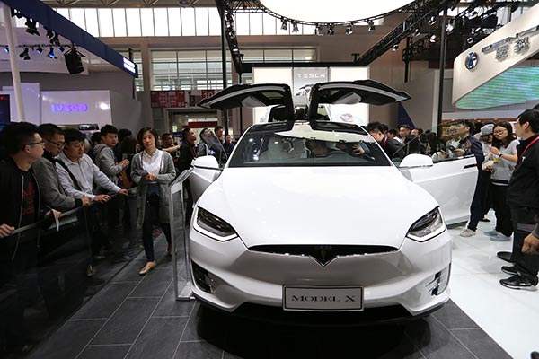 Tesla Model X attracts visitors at Auto China 2106 in Beijing, which runs through May 4. Smart and electric cars are becoming more popular in China as young customers favor greater connectivity in vehicles. WANG ZHUANGFEI / CHINA DAILY Tesla Model X attracts visitors at Auto China 2106 in Beijing, which runs through May 4. Smart and electric cars are becoming more popular in China as young customers favor greater connectivity in vehicles. WANG ZHUANGFEI / CHINA DAILY