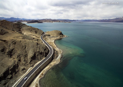 Photo taken on April 28, 2016 shows the Xinjiang-Tibet Highway running along the Bangong Lake in northwest China's Xinjiang Uygur Autonomous Region. As one of the world's highest motorable roads, Xinjiang-Tibet Highway, or China National Highway 219, connects Xinjiang and southwest China's Tibet Autonomous Region with an average altitude of over 4,500 meters. Originally made of graval in 1950s, the 2,340-kilometer highway was fully paved with asphalt in 2013. (Xinhua/Jiang Wenyao) Photo taken on April 28, 2016 shows the Xinjiang-Tibet Highway running along the Bangong Lake in northwest China's Xinjiang Uygur Autonomous Region. As one of the world's highest motorable roads, Xinjiang-Tibet Highway, or China National Highway 219, connects Xinjiang and southwest China's Tibet Autonomous Region with an average altitude of over 4,500 meters. Originally made of graval in 1950s, the 2,340-kilometer highway was fully paved with asphalt in 2013. (Xinhua/Jiang Wenyao)