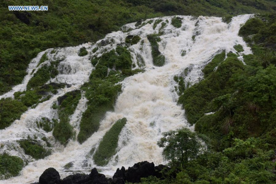 Flood sheds from a mountain in Dengguang Village of Luocheng County in Hechi City, south China's Guangxi Zhuang Autonomous Region, May 6, 2016. A torrential rainfall hit Luocheng County on May 6, triggering a flash flood and interrupting traffics. (Photo: Xinhua/Liao Guangfu) Flood sheds from a mountain in Dengguang Village of Luocheng County in Hechi City, south China's Guangxi Zhuang Autonomous Region, May 6, 2016. A torrential rainfall hit Luocheng County on May 6, triggering a flash flood and interrupting traffics. (Photo: Xinhua/Liao Guangfu)