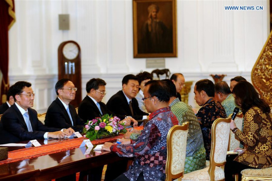 The visiting Chinese State Councilor Yang Jiechi meets with Indonesian President Joko Widodo in Jakarta, Indonesia, May 9, 2016. (Photo: Xinhua/Agung Kuncahya B.) The visiting Chinese State Councilor Yang Jiechi meets with Indonesian President Joko Widodo in Jakarta, Indonesia, May 9, 2016. (Photo: Xinhua/Agung Kuncahya B.)