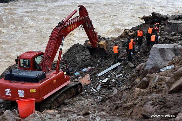 Rescuers search at the landslide site in Taining county, East China's Fujian province, May 9, 2016. (Photo/Xinhua) Rescuers search at the landslide site in Taining county, East China's Fujian province, May 9, 2016. (Photo/Xinhua)