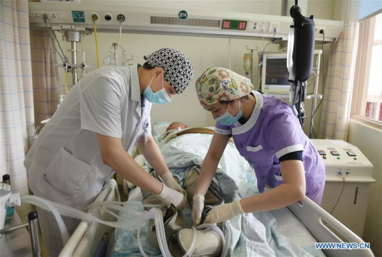 Nurses work at the ICU of the Third Xiangya Hospital of Central South University in Changsha, capital of central China's Hunan Province, May 10, 2016. (Photo: Xinhua/Li Ga) Nurses work at the ICU of the Third Xiangya Hospital of Central South University in Changsha, capital of central China's Hunan Province, May 10, 2016. (Photo: Xinhua/Li Ga)