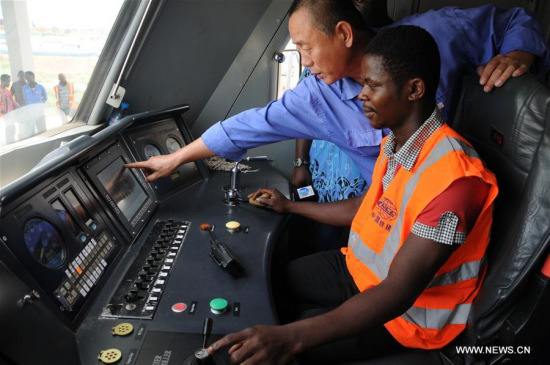 A Chinese train driver teaches a local worker on the train in Abuja, Nigeria on May 12, 2016. (Photo: Xinhua/Jiang Xintong) A Chinese train driver teaches a local worker on the train in Abuja, Nigeria on May 12, 2016. (Photo: Xinhua/Jiang Xintong)