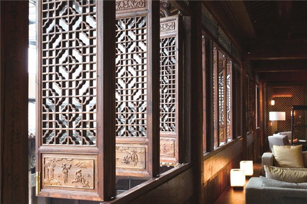 Many parts of the Ahn Luh Zhujiajiao hotel were restored using the materials from antique collector Qin Tongqian's private collection. (Photo by Gao Erqiang/China Daily)