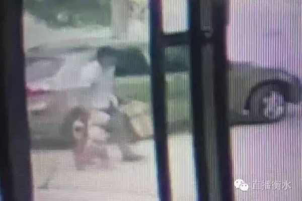 A two-year-old toddler was successfully rescued from a suspected trafficker after the platform reported her missing and received a witness's report. (Photo from Sina Weibo) A two-year-old toddler was successfully rescued from a suspected trafficker after the platform reported her missing and received a witness's report. (Photo from Sina Weibo)