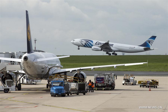 Photo taken on May 19, 2016 shows an airplane of EgyptAir taking off at the Charles de Gaulle Airport, in Paris, France. (Photo: Xinhua/Pierre Andrieu) Photo taken on May 19, 2016 shows an airplane of EgyptAir taking off at the Charles de Gaulle Airport, in Paris, France. (Photo: Xinhua/Pierre Andrieu)