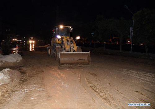An excavator works to clear silts in Xinyi, south China's Guangdong Province, May 21, 2016. An extremely rare round of torrential rainfall that happened once in more than 200 years hit a city in south China's Guangdong Province, local authorities said Saturday. Xinyi, a small, county-level city in Maoming, saw 429.5 millimeters of rainfall in just six hours. Eight people died and four others were reportedly missing in Xinyi. (Xinhua/Wang Dongzhen) An excavator works to clear silts in Xinyi, south China's Guangdong Province, May 21, 2016. An extremely rare round of torrential rainfall that happened once in more than 200 years hit a city in south China's Guangdong Province, local authorities said Saturday. Xinyi, a small, county-level city in Maoming, saw 429.5 millimeters of rainfall in just six hours. Eight people died and four others were reportedly missing in Xinyi. (Xinhua/Wang Dongzhen)