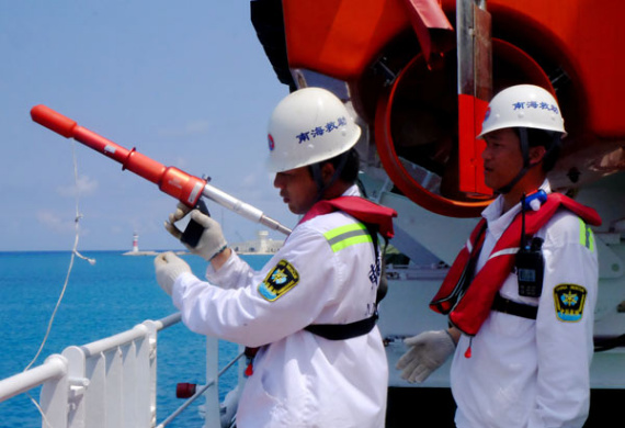 Crewmembers of theNanhaijiu 118 conduct a rescue drill on May 11. (Photo/China Daily) Crewmembers of theNanhaijiu 118 conduct a rescue drill on May 11. (Photo/China Daily)