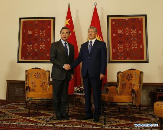 Chinese Foreign Minster Wang Yi (L) meets with Kyrgyz President Almazbek Atambayev in Bishkek, Kyrgyzstan, May 22, 2016. (Photo: Xinhua/Roman Gainanov)