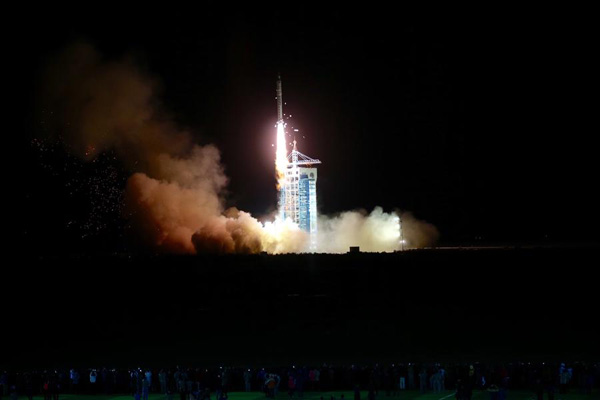 A Long March 2-D rocket carrying China's first microgravity satellite, the SJ-10, blasts off at the Jiuquan Satellite Launch Center in Gansu province at 1:38 am on April 6, 2016. (Photo/Xinhua) A Long March 2-D rocket carrying China's first microgravity satellite, the SJ-10, blasts off at the Jiuquan Satellite Launch Center in Gansu province at 1:38 am on April 6, 2016. (Photo/Xinhua)