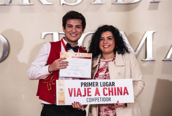 winning the 2016 Chinese Bridge contest at secondary school levels at the Great Hall of the Santo Tomas University in Santiago, Chile, on May 27, 2016.  (Photo: Xinhua/Jorge Villegas)