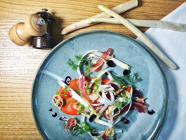 Raw white asparagus salad. (Photo provided to China Daily) Raw white asparagus salad. (Photo provided to China Daily)