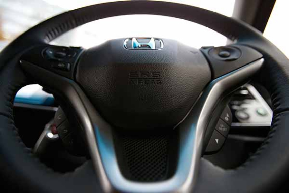 An airbag logo is seen on a steering wheel of Honda Motor Co's all-new hybrid sedan "Grace", which installed the airbag made by Takata Corp, during its unveiling event in Tokyo Dec 1, 2014. (Toru Hanai / For China Daily) An airbag logo is seen on a steering wheel of Honda Motor Co's all-new hybrid sedan "Grace", which installed the airbag made by Takata Corp, during its unveiling event in Tokyo Dec 1, 2014. (Toru Hanai / For China Daily)