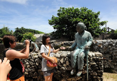 Tourists from the mainland visit Penghu islands in Taiwan province. (Photo: He Junchang/Xinhua) Tourists from the mainland visit Penghu islands in Taiwan province. (Photo: He Junchang/Xinhua)