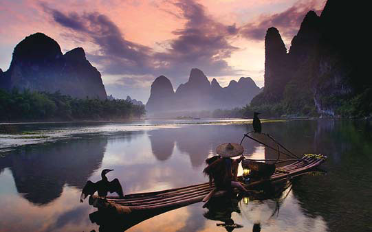 A fisherman works at night on Lijiang River in Guilin, Guangxi. (Photo by Liu Xianglong/For China Daily) A fisherman works at night on Lijiang River in Guilin, Guangxi. (Photo by Liu Xianglong/For China Daily)