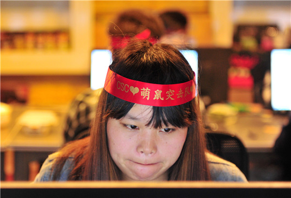 A customer service representative of Three Squirrels, a leading brand and e-shop selling nuts and snacks, deals with online transactions.AN XIAO'AN/CHINA DAILY A customer service representative of Three Squirrels, a leading brand and e-shop selling nuts and snacks, deals with online transactions.AN XIAO'AN/CHINA DAILY