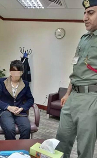 A 16-year-old Chinese boy (L) is caught at Dubai's airport. (Photo/Chengdu Business Daily) A 16-year-old Chinese boy (L) is caught at Dubai's airport. (Photo/Chengdu Business Daily)