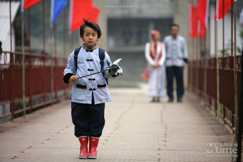 A scene from Walking to School. (Photo/Mtime) A scene from Walking to School. (Photo/Mtime)