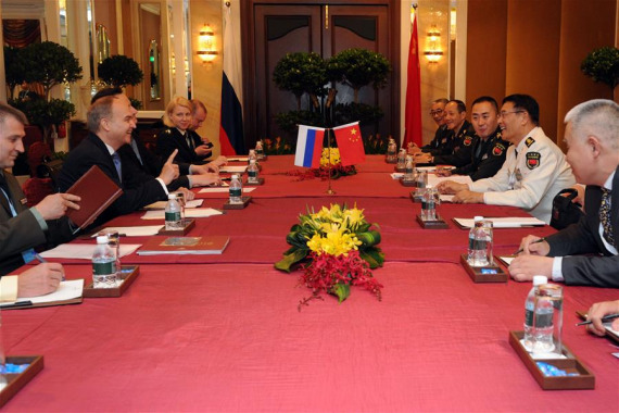 Admiral Sun Jianguo (2nd R), deputy chief of the Joint Staff Department of China's Central Military Commission, meets with Russian Deputy Defense Minister Anatoly Antonov (2nd L) in Singapore, June 3, 2016. (Photo: Xinhua/Then Chih Wey) Admiral Sun Jianguo (2nd R), deputy chief of the Joint Staff Department of China's Central Military Commission, meets with Russian Deputy Defense Minister Anatoly Antonov (2nd L) in Singapore, June 3, 2016. (Photo: Xinhua/Then Chih Wey)