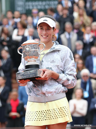 Garbine Muguruza of Spain poses with the champion trophy during the awarding ceremony for the women's singles final at the 2016 French Open tennis tournament in Paris, France, June 4, 2016. (Xinhua/Han Yan) Garbine Muguruza of Spain poses with the champion trophy during the awarding ceremony for the women's singles final at the 2016 French Open tennis tournament in Paris, France, June 4, 2016. (Xinhua/Han Yan)