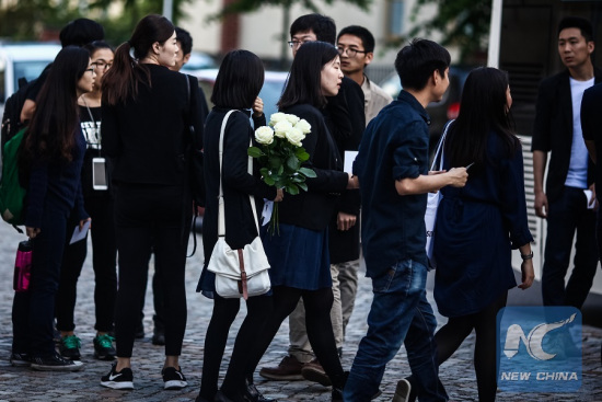In the eastern German city Dessau-Rosslau, fellow students of the victim gather together to attend the commemorative event on June 3, 2016. (Photo: Xinhua/Zhang Fan) In the eastern German city Dessau-Rosslau, fellow students of the victim gather together to attend the commemorative event on June 3, 2016. (Photo: Xinhua/Zhang Fan)