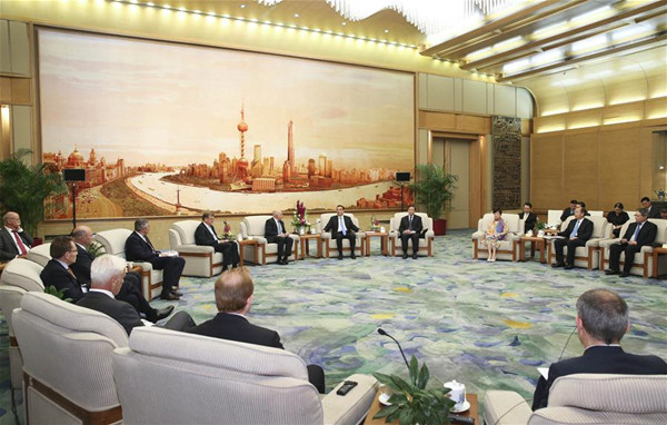 Chinese Premier Li Keqiang meets with representatives attending the fourth round table summit of the Global CEO Council in Beijing, capital of China, June 7, 2016. (Xinhua/Pang Xinglei) Chinese Premier Li Keqiang meets with representatives attending the fourth round table summit of the Global CEO Council in Beijing, capital of China, June 7, 2016. (Xinhua/Pang Xinglei)