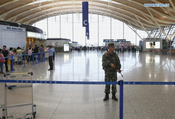 An armed policeman stands guard at the site where an explosion happened at Shanghai Pudong International Airport in east China's Shanghai, June 12, 2016. Three passengers were injured after an explosion at Shanghai Pudong International Airport on Sunday afternoon, authorities said. (Phto: Xinhua/Ding Ting) An armed policeman stands guard at the site where an explosion happened at Shanghai Pudong International Airport in east China's Shanghai, June 12, 2016. Three passengers were injured after an explosion at Shanghai Pudong International Airport on Sunday afternoon, authorities said. (Phto: Xinhua/Ding Ting)