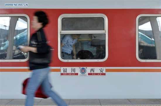 A passenger prepares to board a train at the railway station in Yinchuan, capital of northwest China's Ningxia Hui Autonomous Region, June 8, 2016. The number of passengers in Yinchuan railway station increased on Wednesday, one day before the 3-day holiday of the Dragon Boat Festival, or Duanwu Festival. (Xinhua/Peng Zhaozhi) A passenger prepares to board a train at the railway station in Yinchuan, capital of northwest China's Ningxia Hui Autonomous Region, June 8, 2016. The number of passengers in Yinchuan railway station increased on Wednesday, one day before the 3-day holiday of the Dragon Boat Festival, or Duanwu Festival. (Xinhua/Peng Zhaozhi)