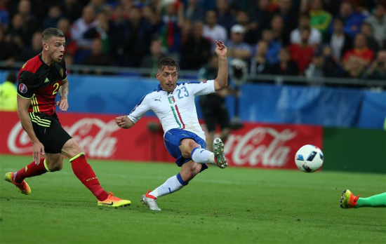 Emanuele Giaccherini(C) of Italy shoots to score during the Euro 2016 Group E soccer match between Belgium and Italy in Lyon, France, June 13, 2016. (Xinhua/Zhang Fan) Emanuele Giaccherini(C) of Italy shoots to score during the Euro 2016 Group E soccer match between Belgium and Italy in Lyon, France, June 13, 2016. (Xinhua/Zhang Fan)