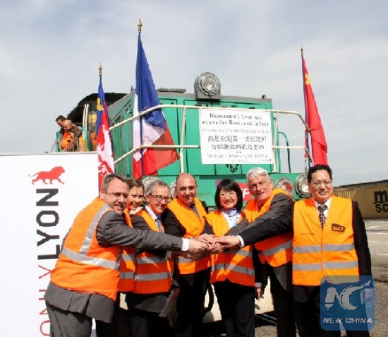 Photo taken on April 21, 2016, shows Chinese and French officials pose for a group photo in front of a freight train from Wuhan, China, upon its arrival for the first time at the freight railway station in Saint-Priest, outside Lyon, south-eastern France. (Photo: Xinhua/Zheng Bin) Photo taken on April 21, 2016, shows Chinese and French officials pose for a group photo in front of a freight train from Wuhan, China, upon its arrival for the first time at the freight railway station in Saint-Priest, outside Lyon, south-eastern France. (Photo: Xinhua/Zheng Bin)