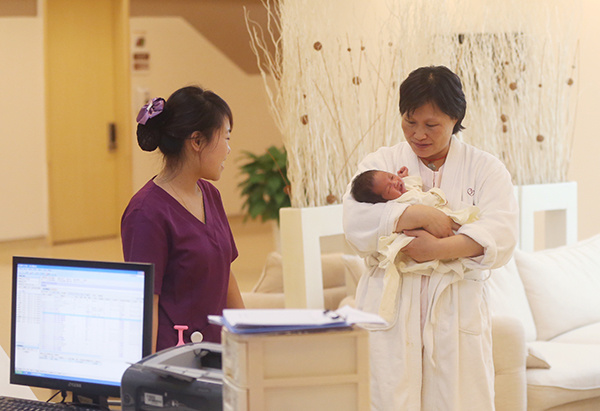 A baby born at a private maternity hospital in Beijing. More and more well-off Chinese are turning to privately owned hospitals for their high-end conditions and services. (Wang Yuyi/For China Daily) A baby born at a private maternity hospital in Beijing. More and more well-off Chinese are turning to privately owned hospitals for their high-end conditions and services. (Wang Yuyi/For China Daily)
