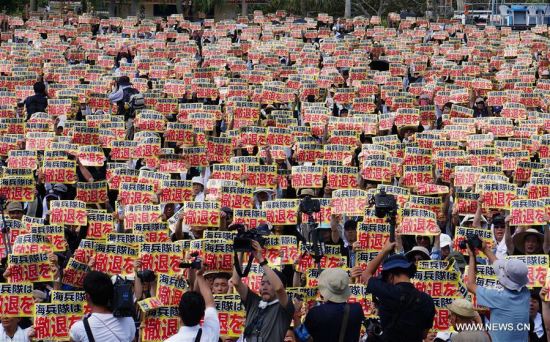 Protestors hold placards during the rally for the women murdered by U.S. military personnel in Okinawa, in a park in Naha, the capital city of Okinawa, Japan, June 19, 2016. (Xinhua/Shen Honghui) Protestors hold placards during the rally for the women murdered by U.S. military personnel in Okinawa, in a park in Naha, the capital city of Okinawa, Japan, June 19, 2016. (Xinhua/Shen Honghui)