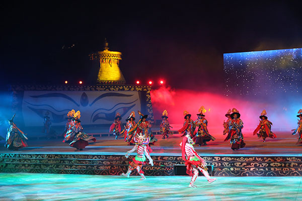 The opera highlights local culture with its costumes, music and dances.(Photos by Palden Nyima/China Daily) The opera highlights local culture with its costumes, music and dances.(Photos by Palden Nyima/China Daily)
