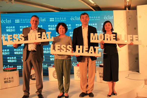 Peter Knights (Left), executive director of WildAid, Li Junfeng (Second Right), Director General of China's National Center for Climate Change Strategy and International Cooperation, Yang Yuexin (Second Left), President of Chinese Nutrition Society, at the release of 5 To Do Today report in Beijing on June 20, 2016. (Photo/chinadaily.com.cn) Peter Knights (Left), executive director of WildAid, Li Junfeng (Second Right), Director General of China's National Center for Climate Change Strategy and International Cooperation, Yang Yuexin (Second Left), President of Chinese Nutrition Society, at the release of 5 To Do Today report in Beijing on June 20, 2016. (Photo/chinadaily.com.cn)
