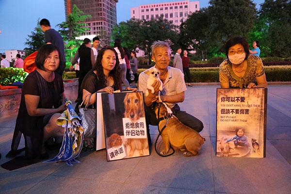 Dog lovers holding photos against dog abuse call for people to protest the Yulin dog meat festival, in Pingliang, Gansu province, on Monday. (Photo by Zheng Bing/China Daily) Dog lovers holding photos against dog abuse call for people to protest the Yulin dog meat festival, in Pingliang, Gansu province, on Monday. (Photo by Zheng Bing/China Daily)