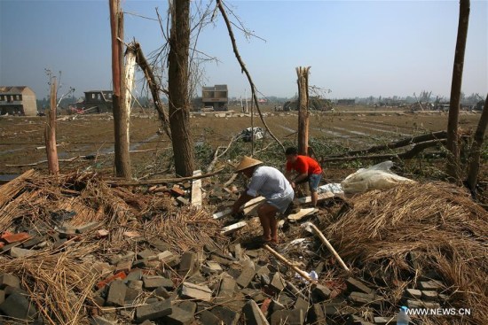Villagers clear off debris in Danping Village of Chenliang Township in Funing County of Yancheng City, east China's Jiangsu Province, June 25, 2016. Villagers clear off debris in Danping Village of Chenliang Township in Funing County of Yancheng City, east China's Jiangsu Province, June 25, 2016.