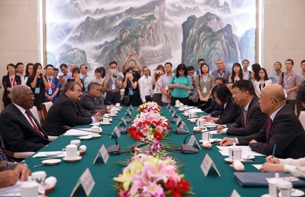 The International Department of Communist Party of China saw dozens of ordinary people invited to its headquarters in Beijing on Sunday to witness the start of a two-way talk. (By ZOU HONG/CHINA DAILY) The International Department of Communist Party of China saw dozens of ordinary people invited to its headquarters in Beijing on Sunday to witness the start of a two-way talk. (By ZOU HONG/CHINA DAILY)