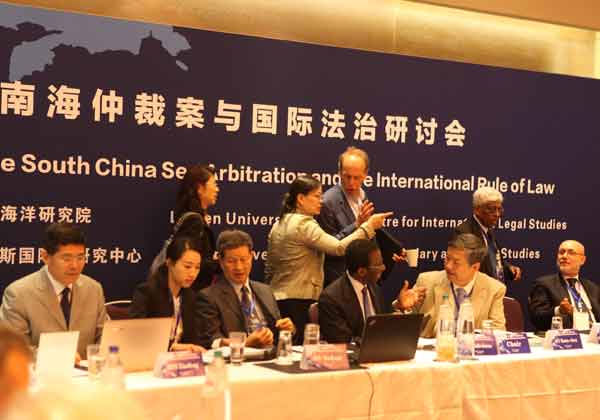 Leading international law experts said any verdict by the Arbitral Tribunal on the South China Sea will be of no legal validity, at a seminar on the South China Sea Arbitration and International Rule of Law in the Hague on Sunday. (Photo by Fu Jing/chinadaily.com.cn) Leading international law experts said any verdict by the Arbitral Tribunal on the South China Sea will be of no legal validity, at a seminar on the South China Sea Arbitration and International Rule of Law in the Hague on Sunday. (Photo by Fu Jing/chinadaily.com.cn)