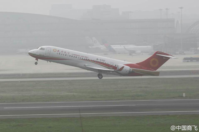 The ARJ21 takes off on its maiden flight on Tuesday. (Photo/COMAC Weibo) The ARJ21 takes off on its maiden flight on Tuesday. (Photo/COMAC Weibo)