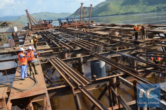 Staff with China railway seventh group CO. discusses with workmate on how to construct on the bridge floor at a construction site of an international port in Matadi, the Democratic Republic of Congo (DR Congo), April 30, 2016. (Xinhua/Wang Bo) Staff with China railway seventh group CO. discusses with workmate on how to construct on the bridge floor at a construction site of an international port in Matadi, the Democratic Republic of Congo (DR Congo), April 30, 2016. (Xinhua/Wang Bo)