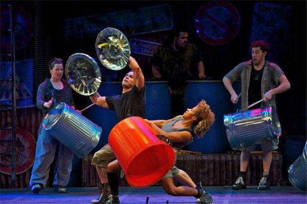 Now celebrating 25 years of smashing and bashing, the Stomp group is making its debut here in Beijing. Now celebrating 25 years of smashing and bashing, the Stomp group is making its debut here in Beijing.