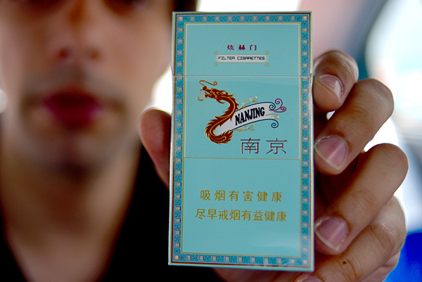 Written warnings are used on cigarette packages in China, instead of images. WHO/WEI XIAOHAO/CHINA DAILY Written warnings are used on cigarette packages in China, instead of images. WHO/WEI XIAOHAO/CHINA DAILY