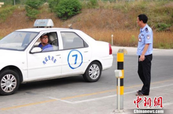 A man takes a driving license exam. (File photo/chinanews.com) A man takes a driving license exam. (File photo/chinanews.com)