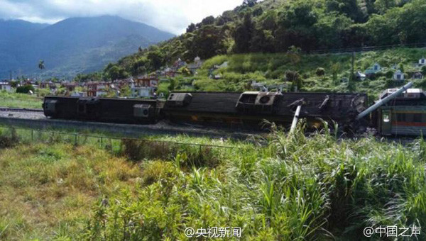 A photo shows the derailed train in Taiwan on June 22, 2016. (Photo/Sina Weibo) A photo shows the derailed train in Taiwan on June 22, 2016. (Photo/Sina Weibo)