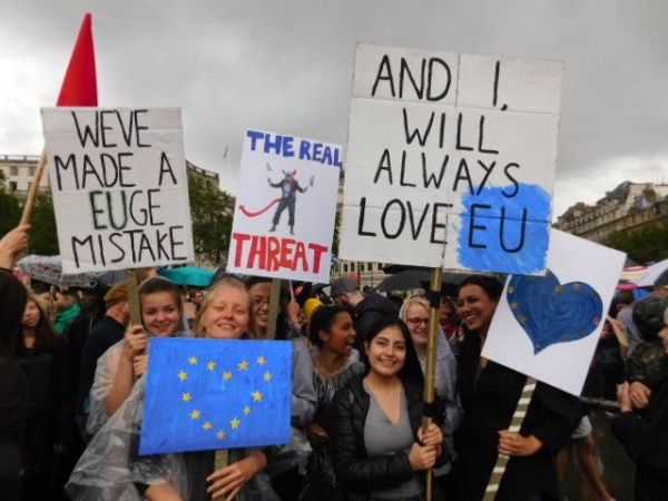 Over a thousand protesters assembled in London's Trafalgar Square aimed at showing London's solidarity with the European Union following the recent EU referendum. Photo/Angus McNeice Over a thousand protesters assembled in London's Trafalgar Square aimed at showing London's solidarity with the European Union following the recent EU referendum. Photo/Angus McNeice