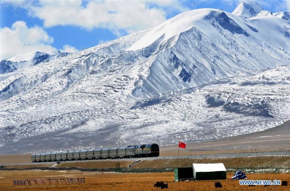 File hoto taken on Sept. 28, 2014 shows a train running on the Nagqu section of the Qinghai-Tibet railway, southwest China's Tibet Autonomous Region. (Photo/Xinhua) File hoto taken on Sept. 28, 2014 shows a train running on the Nagqu section of the Qinghai-Tibet railway, southwest China's Tibet Autonomous Region. (Photo/Xinhua)