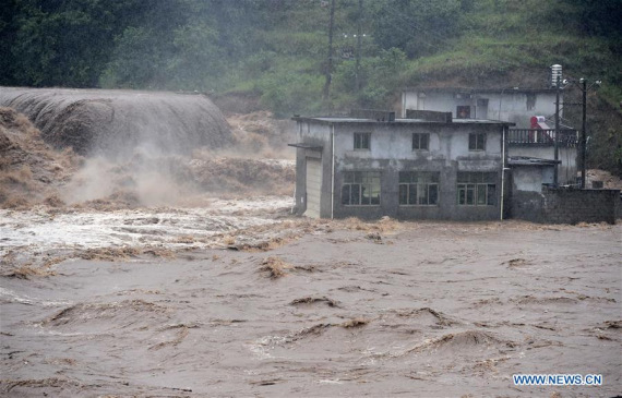 Photo taken on July 1, 2016 shows residential houses surrounded by floods triggered by rainstorm in Wujiadian Township of Jinzhai County, east China's Anhui Province. (Photo/Xinhua) Photo taken on July 1, 2016 shows residential houses surrounded by floods triggered by rainstorm in Wujiadian Township of Jinzhai County, east China's Anhui Province. (Photo/Xinhua)